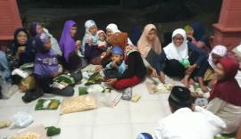 Tradisi Makan Bersama ‘Nasi Lasangan’ Masih Dijumpai di Masjid Al-Amin Plarung