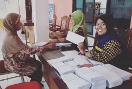 Distribusi KIS Desa Sawahan Berjalan Lancar