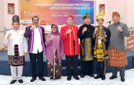 Bupati Gunungkidul Menerima Anugerah Kebudayaan PWI 2020